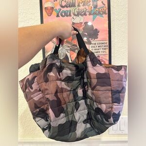 Uline Camo Reversible Quilted Puffer Bag